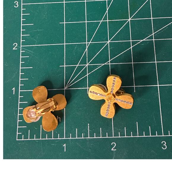 Chanel Gold Plated Clover Clip on Earrings Crystal accents vintage - Picture 6 of 10